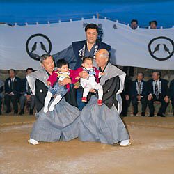 三熊野神社の泣き相撲