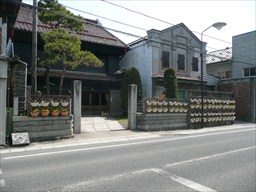 黒沢治助商店門及び石塀