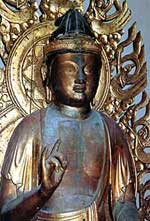 木圣Kannon坐的雕象