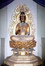 木聖Kannon坐的雕象