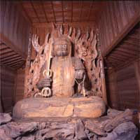 Wooden immovable king sitting statue