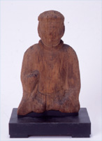 木男性神坐的雕象
