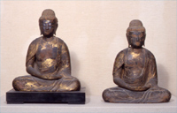 Amitabha 앉아의 목조 동상