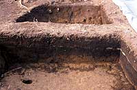 Senba embankment pit cave site