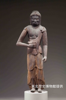 Wooden immobile king statue